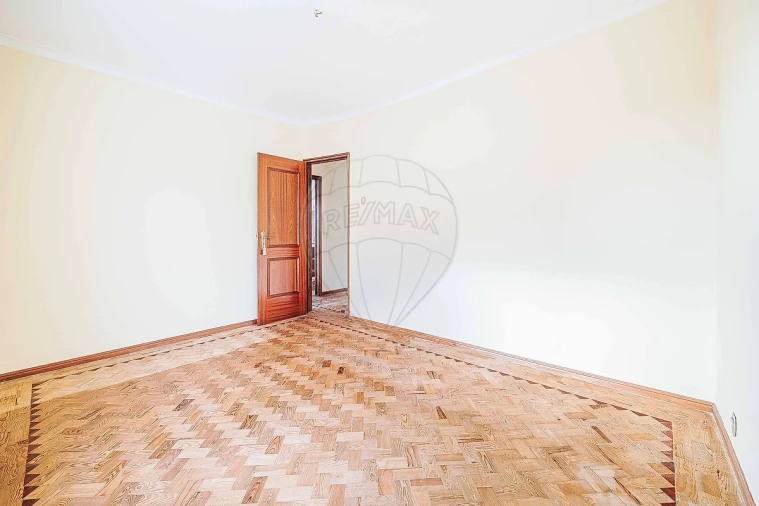 Moradia T3 para Venda em Carnaxide e Queijas Foto 25