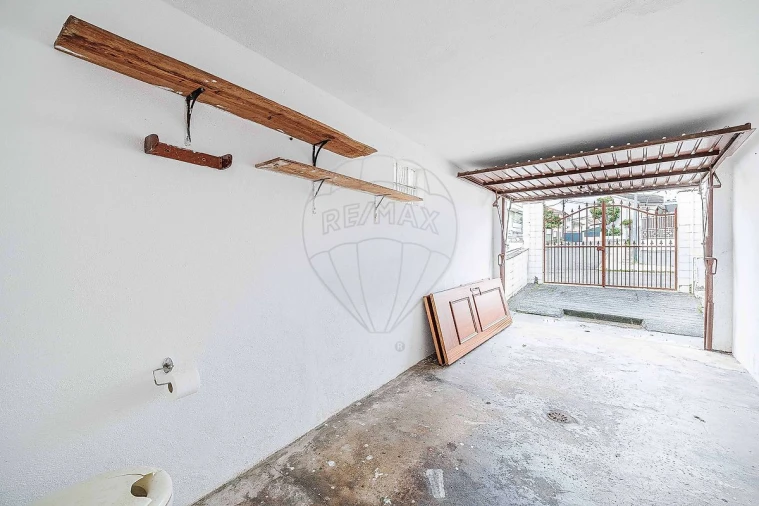 Moradia T3 para Venda em Carnaxide e Queijas Foto 2