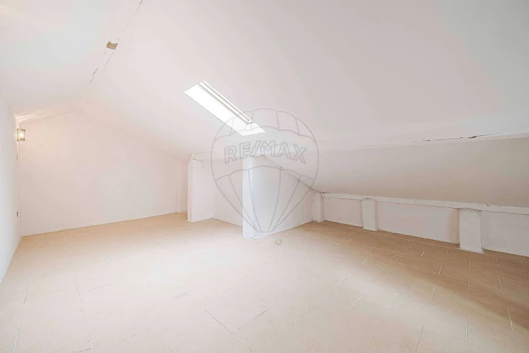 Moradia T3 para Venda em Carnaxide e Queijas Foto 16