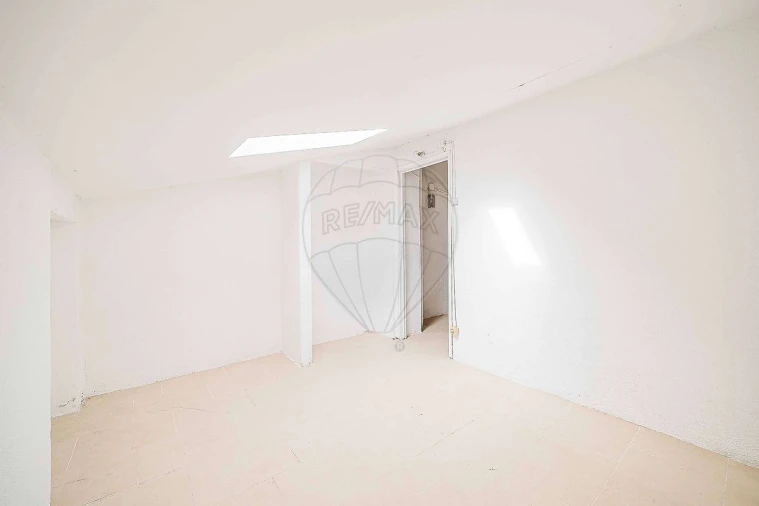 Moradia T3 para Venda em Carnaxide e Queijas Foto 18