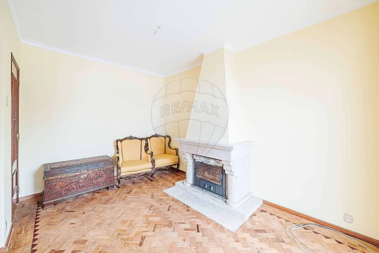 Moradia T3 para Venda em Carnaxide e Queijas Foto 32