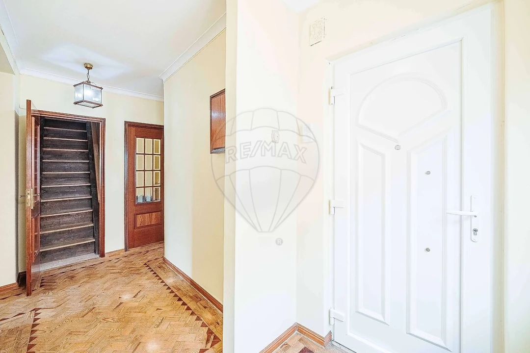 Moradia T3 para Venda em Carnaxide e Queijas Foto 12