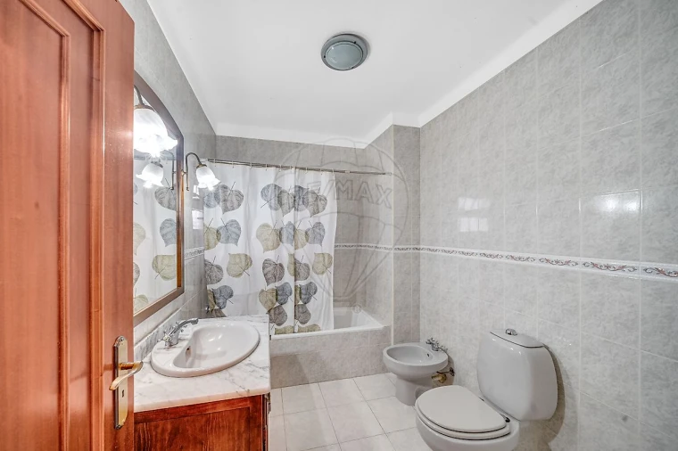 Moradia T4 para Venda em Oliveira do Bairro Foto 11