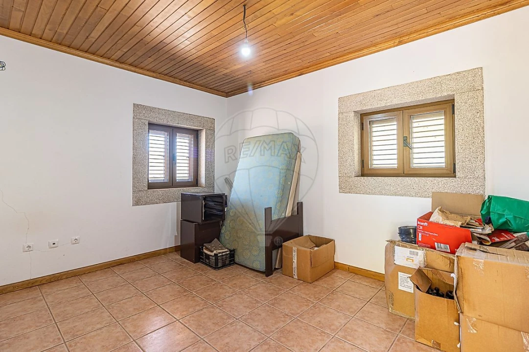 Quinta T0 para Venda em Lousa Foto 13