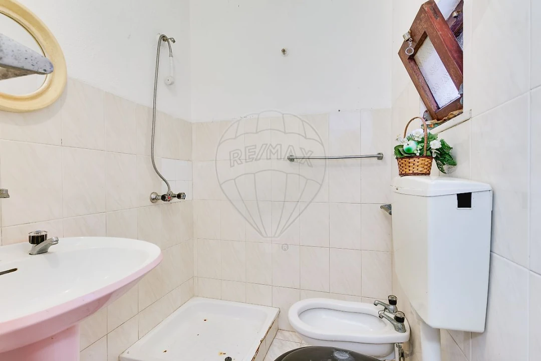 Moradia T6 para Venda em Santo Isidoro Foto 1