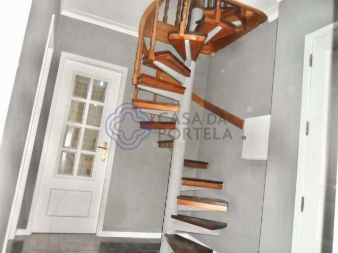 Apartamento T2 para Venda em Vilar de Andorinho Foto 4