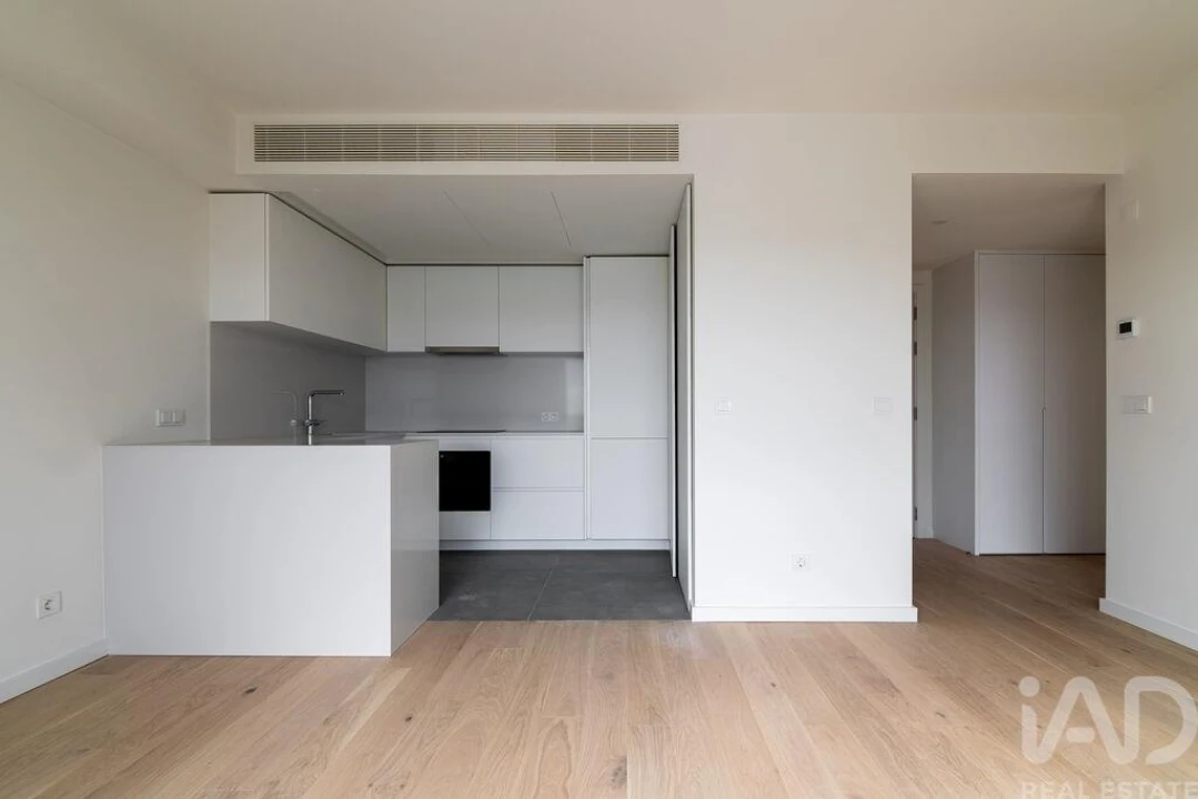 Apartamento T1 para Venda em Avenidas Novas Foto 5