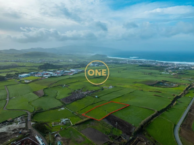 Terreno para Venda em Ribeira Grande (Conceição) Foto 1
