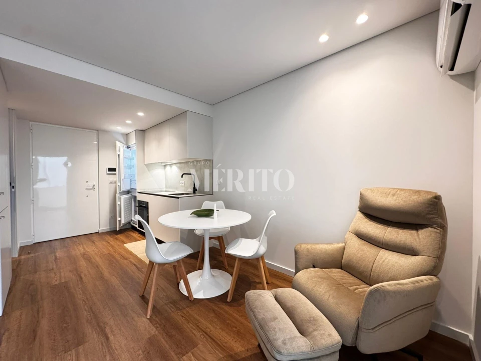 Apartamento para Venda em Urgezes Foto 12