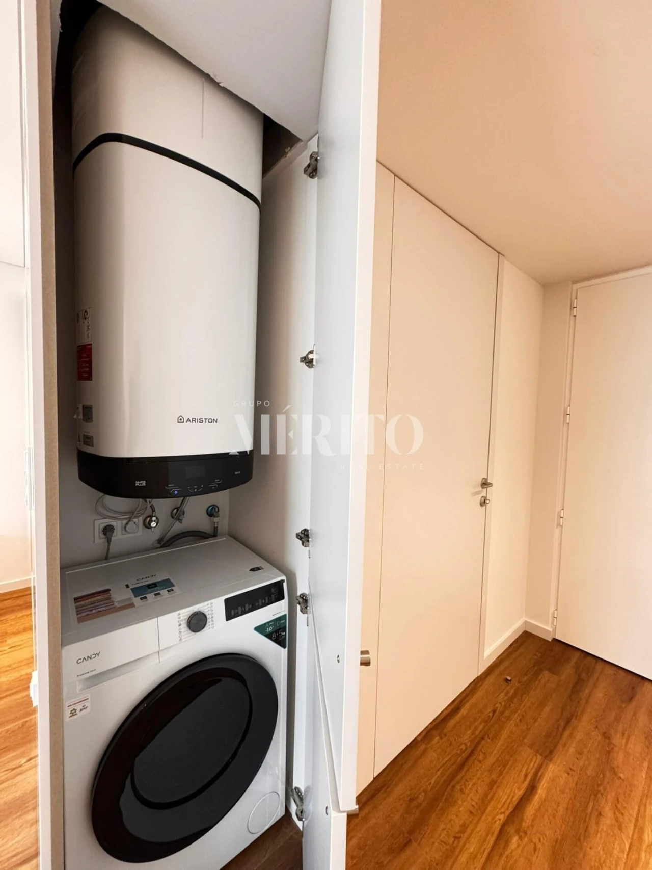 Apartamento para Venda em Urgezes Foto 8