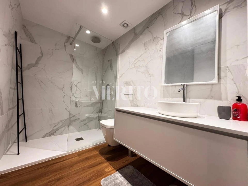 Apartamento para Venda em Urgezes Foto 16