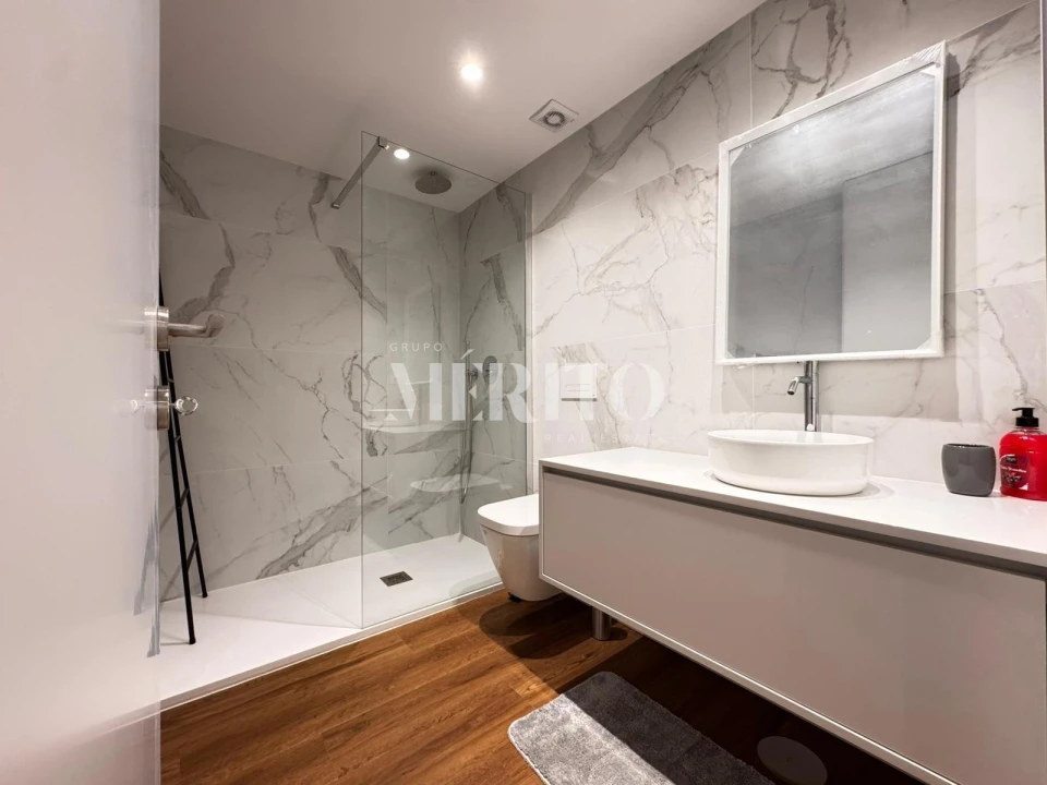 Apartamento para Venda em Urgezes Foto 18