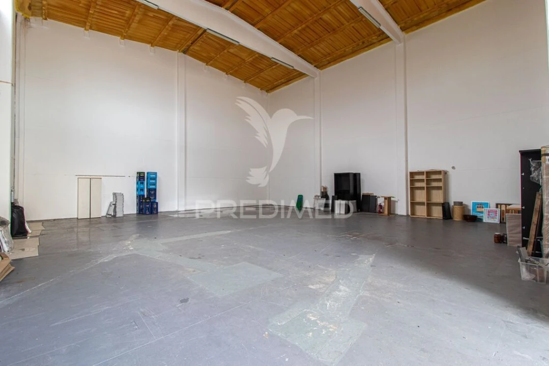 Armazém para Arrendamento em Santa Maria e São Miguel, São Martinho, São Pedro Penaferrim Foto 2