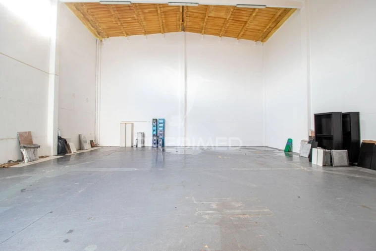 Armazém para Arrendamento em Santa Maria e São Miguel, São Martinho, São Pedro Penaferrim Foto 1