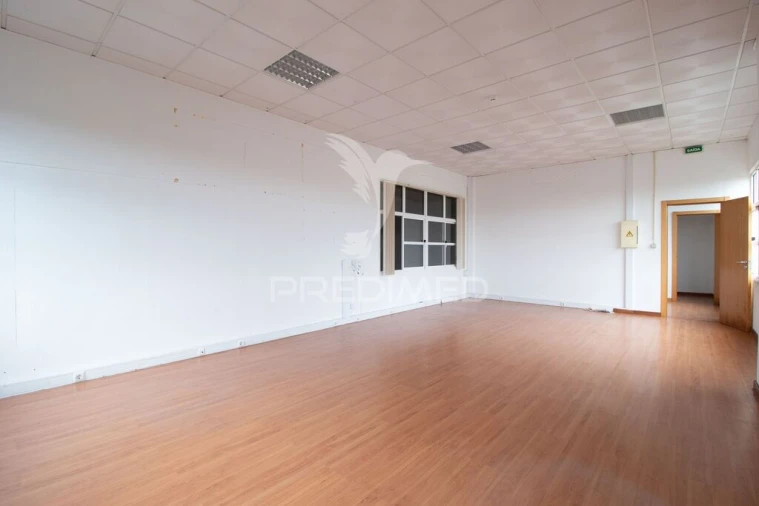 Armazém para Arrendamento em Santa Maria e São Miguel, São Martinho, São Pedro Penaferrim Foto 13