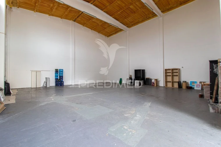 Armazém para Arrendamento em Santa Maria e São Miguel, São Martinho, São Pedro Penaferrim Foto 2