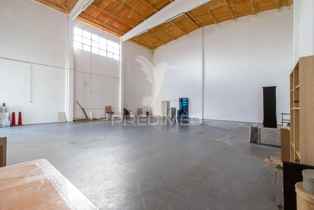 Armazém para Arrendamento em Santa Maria e São Miguel, São Martinho, São Pedro Penaferrim Foto 3