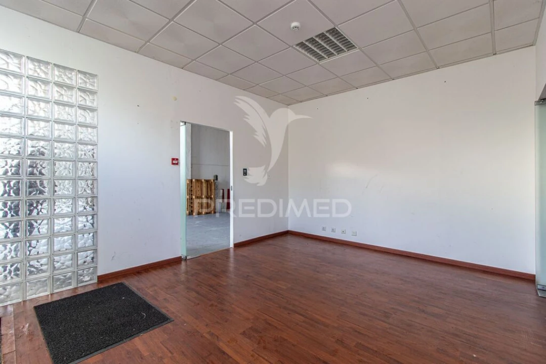 Armazém para Arrendamento em Santa Maria e São Miguel, São Martinho, São Pedro Penaferrim Foto 7