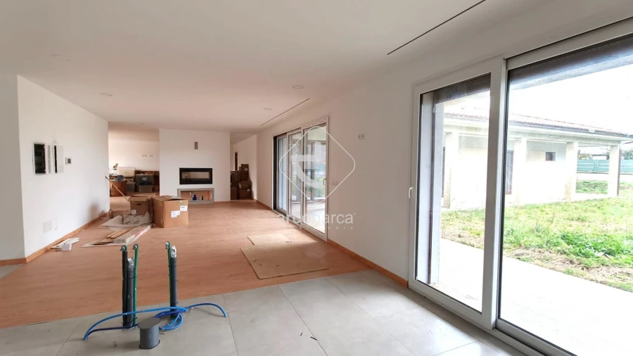 Moradia T3 para Venda em Monte Redondo