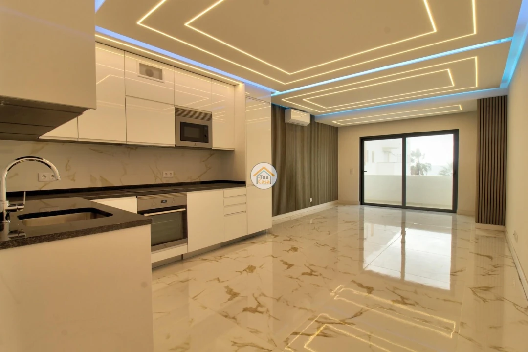 Apartamento T2 para Venda em Quarteira Foto 3