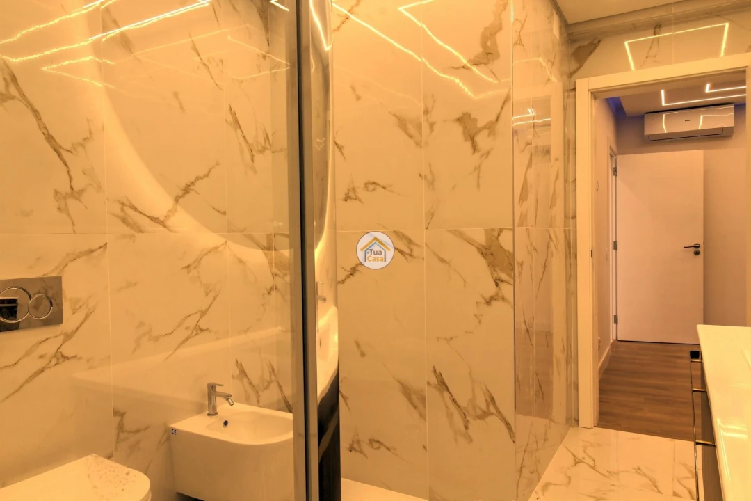Apartamento T2 para Venda em Quarteira Foto 17