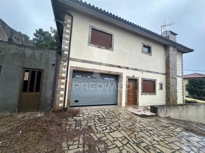 Moradia T3 para Venda em Alijo Foto 2