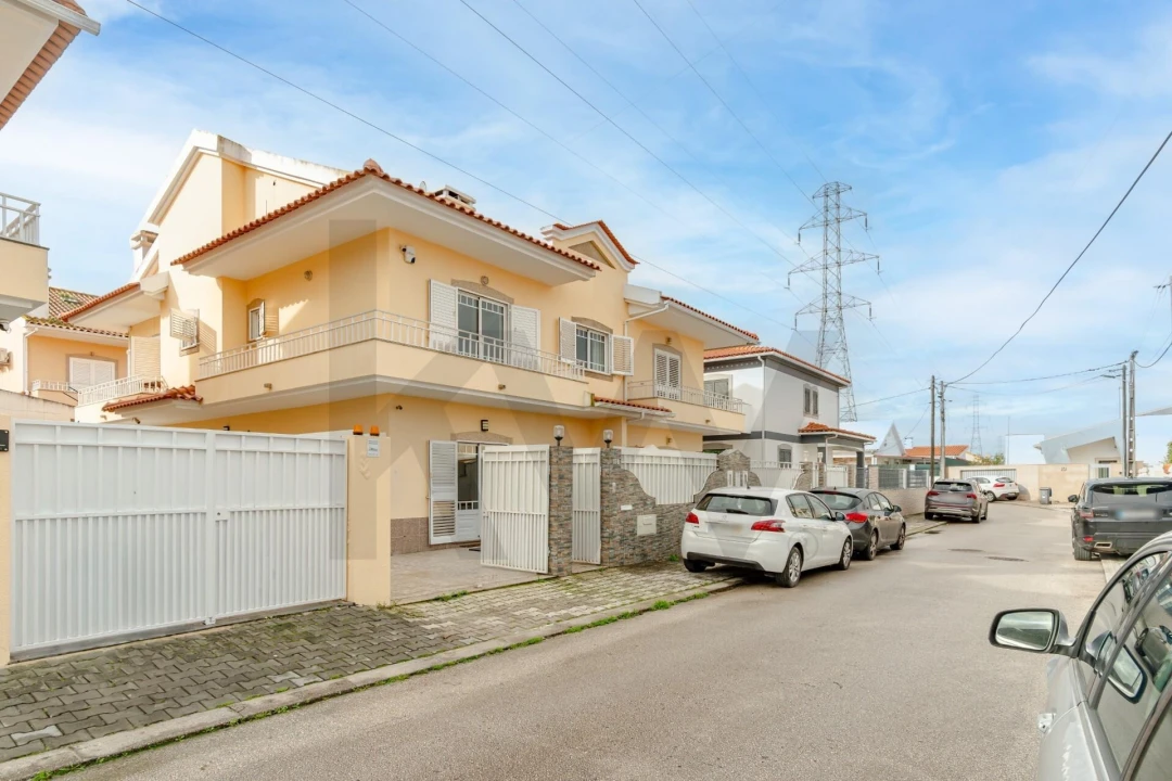 Moradia T3 para Venda em Fernao Ferro Foto 2