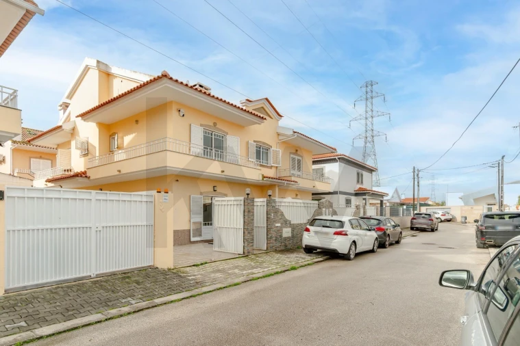 Moradia T3 para Venda em Fernao Ferro Foto 2