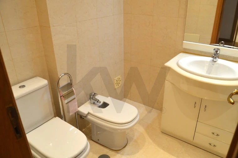 Apartamento T2 para Arrendamento em Carcavelos e Parede Foto 11