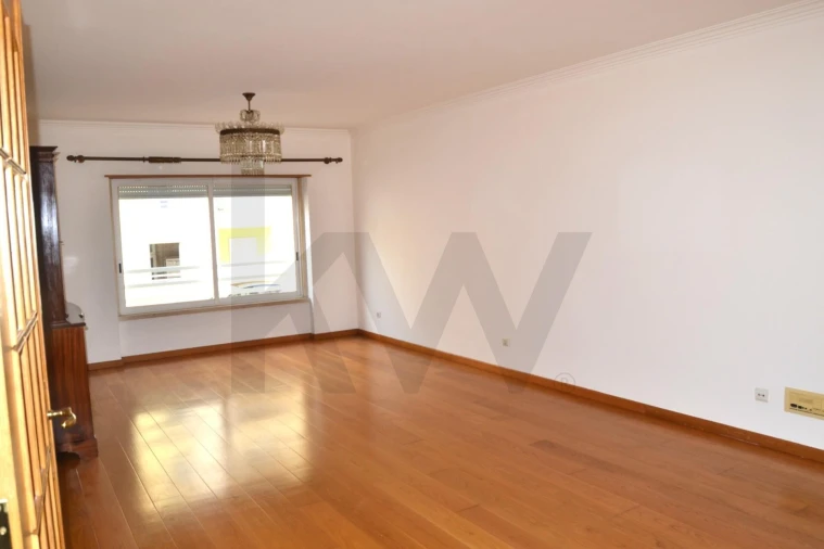 Apartamento T2 para Arrendamento em Carcavelos e Parede Foto 2