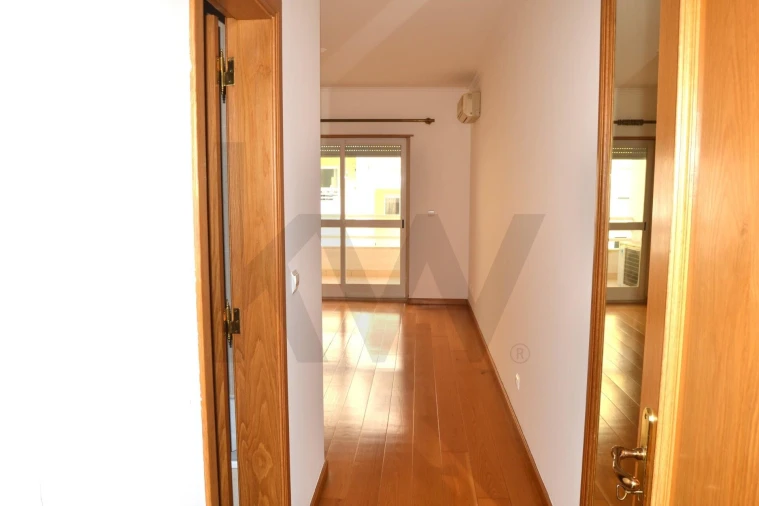 Apartamento T2 para Arrendamento em Carcavelos e Parede Foto 6