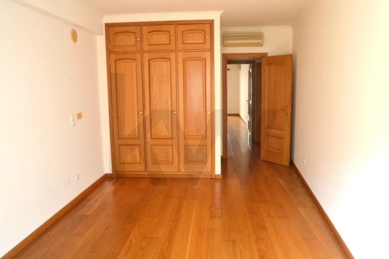 Apartamento T2 para Arrendamento em Carcavelos e Parede Foto 5