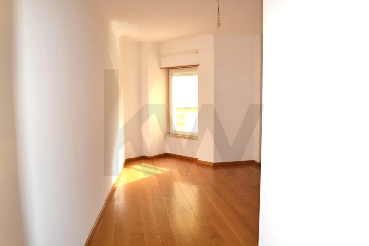 Apartamento T2 para Arrendamento em Carcavelos e Parede Foto 4