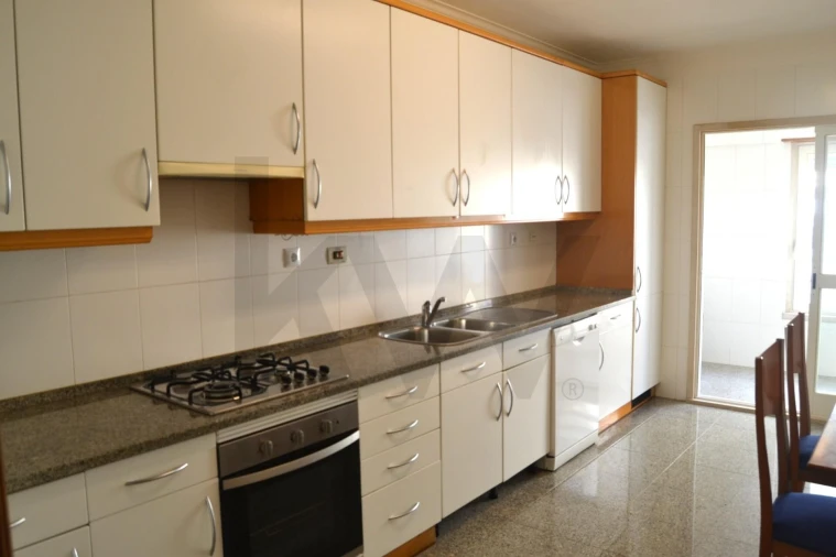 Apartamento T2 para Arrendamento em Carcavelos e Parede Foto 15