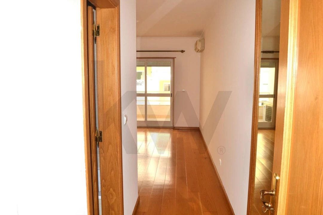 Apartamento T2 para Arrendamento em Carcavelos e Parede Foto 6