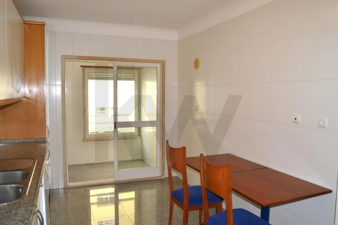 Apartamento T2 para Arrendamento em Carcavelos e Parede Foto 16