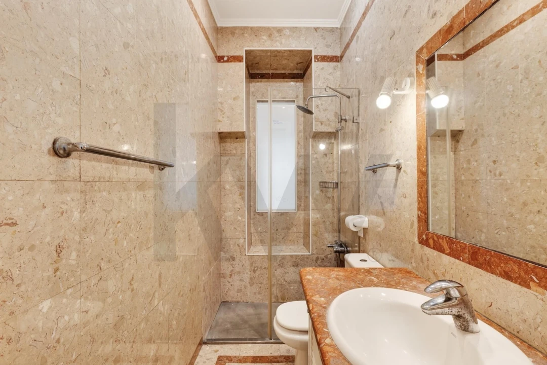 Apartamento T3 para Arrendamento em Campo de Ourique Foto 5