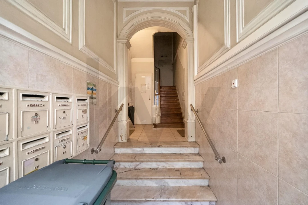 Apartamento T3 para Arrendamento em Campo de Ourique Foto 2