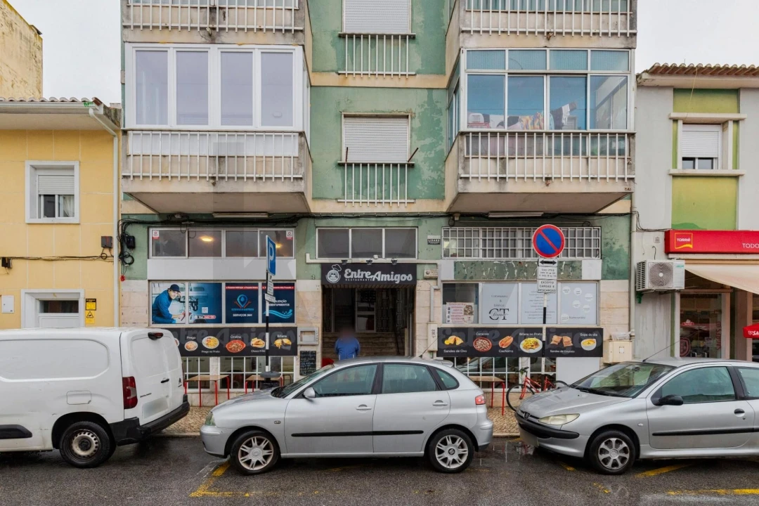 Loja para Venda em Almada, Cova da Piedade, Pragal e Cacilhas Foto 1