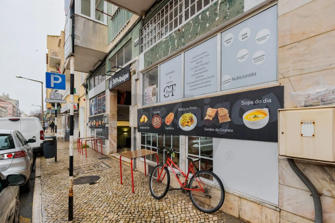 Loja para Venda em Almada, Cova da Piedade, Pragal e Cacilhas Foto 2