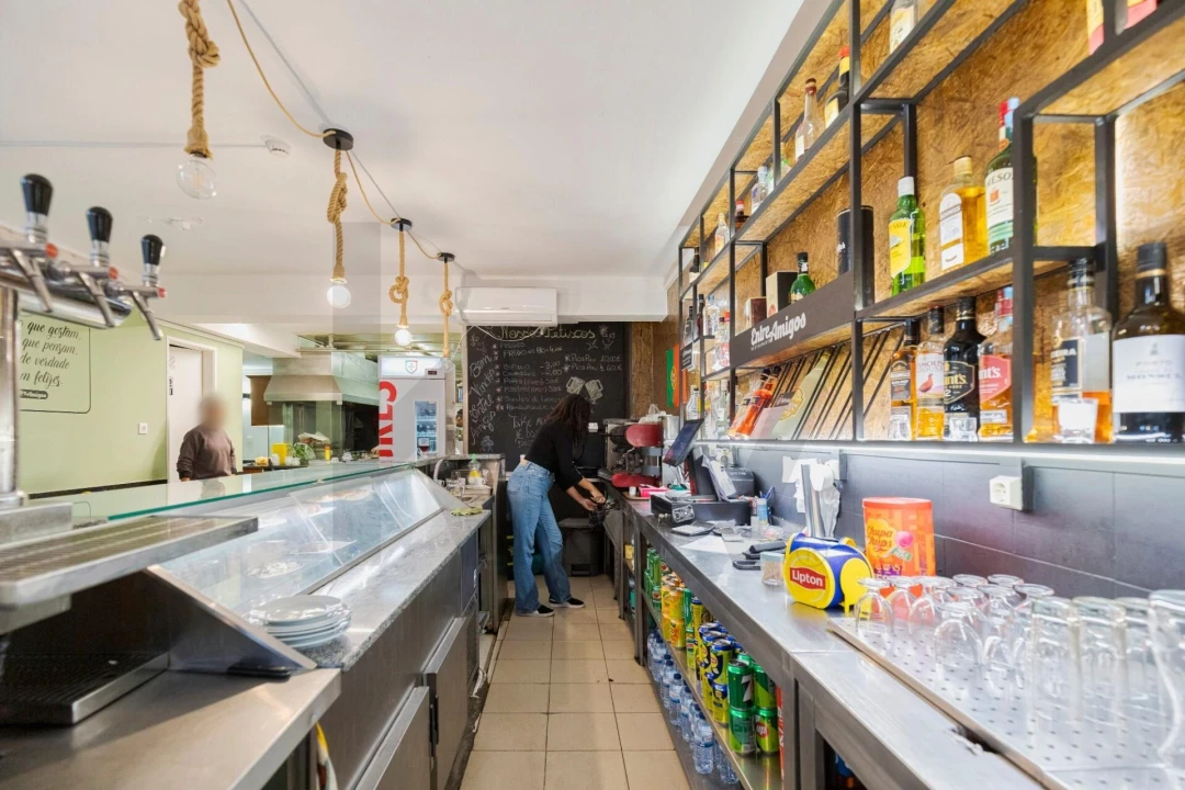 Loja para Venda em Almada, Cova da Piedade, Pragal e Cacilhas Foto 8