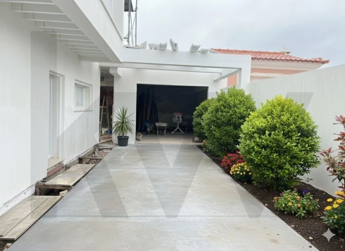 Moradia T3 para Venda em Encarnação Foto 25