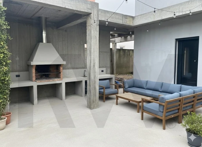 Moradia T3 para Venda em Encarnação Foto 22