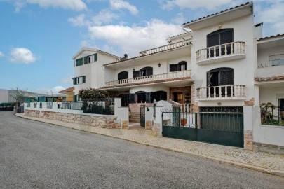 Moradia T5 para Venda em Carcavelos e Parede
