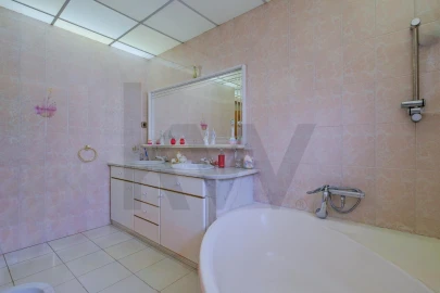Moradia T5 para Venda em Carcavelos e Parede