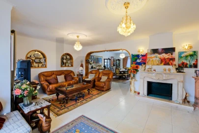 Moradia T5 para Venda em Carcavelos e Parede