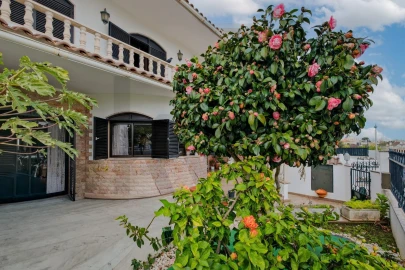Moradia T5 para Venda em Carcavelos e Parede