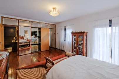 Moradia T5 para Venda em Carcavelos e Parede