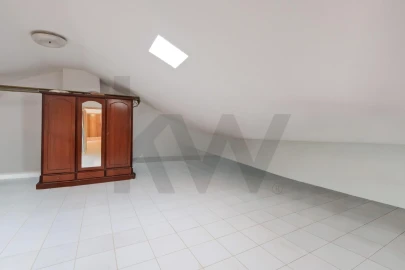 Moradia T5 para Venda em Carcavelos e Parede