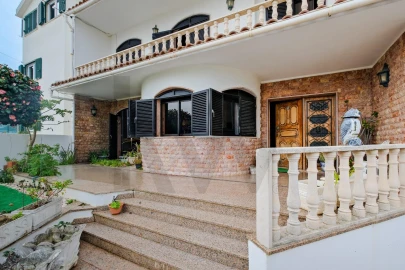 Moradia T5 para Venda em Carcavelos e Parede
